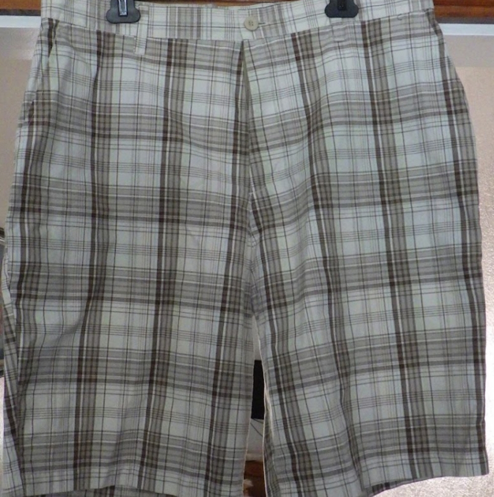 Burnside - men’s white / khaki plaid shorts